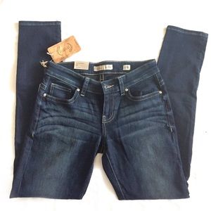 Skinny jeans for curvy fit